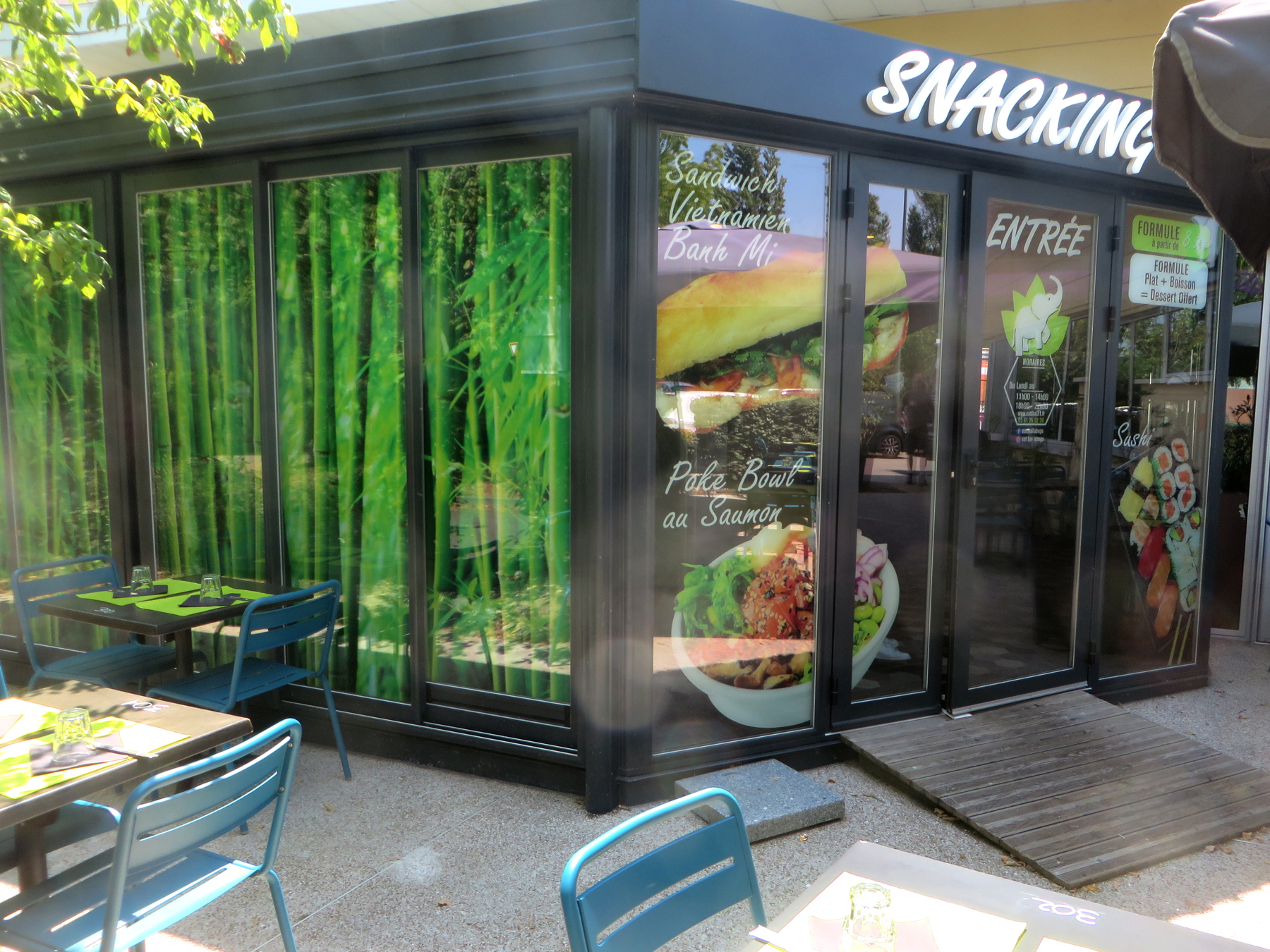 Adhésifs de vitrine pour devanture de snack Eat Thai à Blagnac